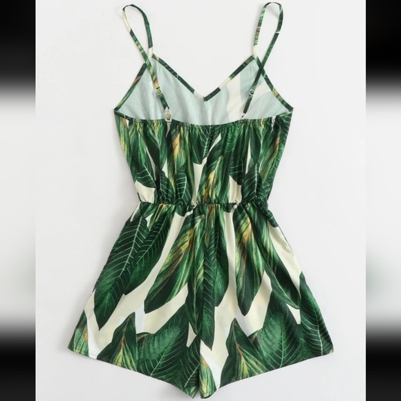 Tropical Print Romper, Size Medium, Lightweight and Comfortable - Picture 2 of 11